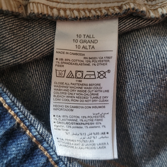 Old Navy Mid Rise Boyfriend Fit Jeans - Picture 4 of 4